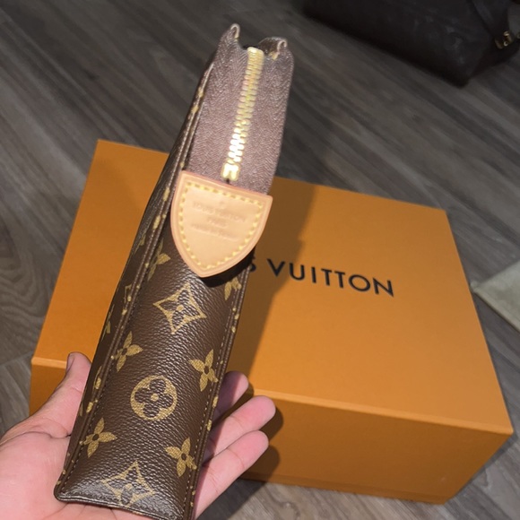 Louis Vuitton toiletry 26 in monogram - Picture 3 of 10